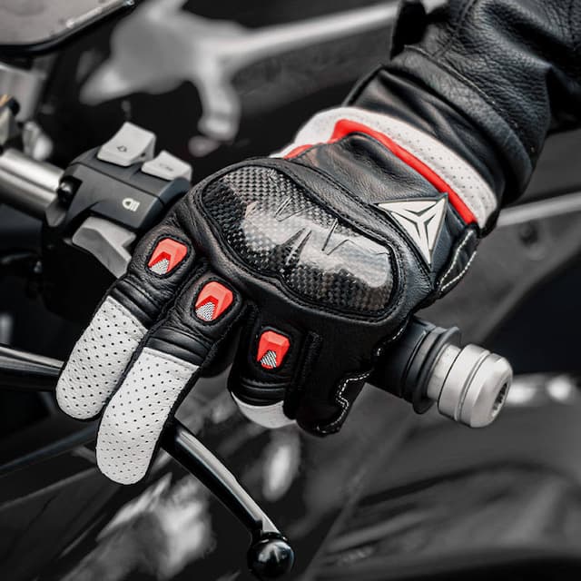 MOTOWOLF MDL0305C Carbon Fiber Protective Gloves – Premium Riding Safety & Control